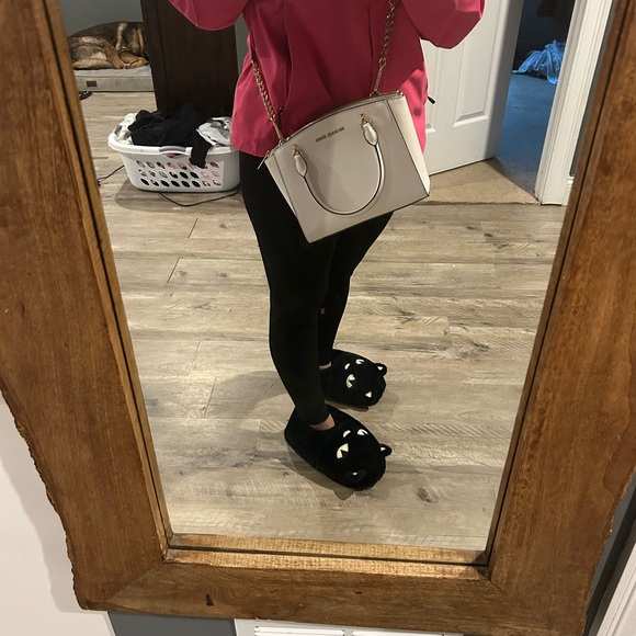 Authentic Michael Kors Ellis Leather Tote/Crossbody - Picture 15 of 16